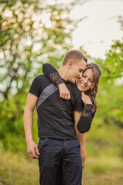 genç bir çift doğa