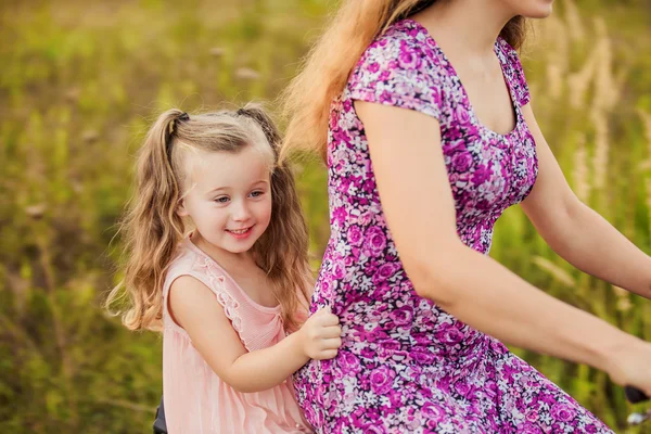 Mother with the child and bike — Stock Photo, Image