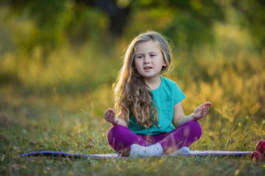 küçük kız niteliğine