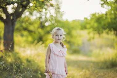 Çocuk açık havada