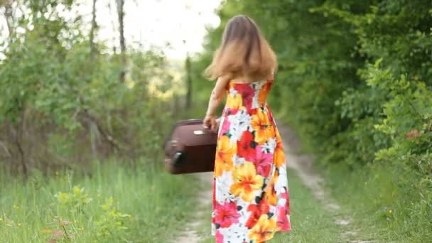 Girl with a suitcase — Stock Video