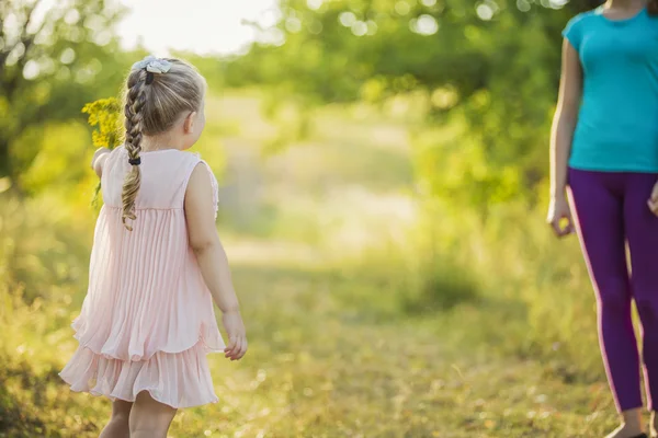 Girl with yellow flowers — Stock Photo, Image