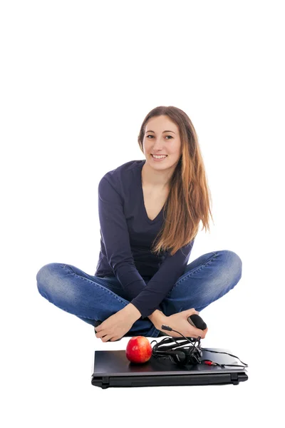 Chica con un ordenador portátil — Foto de Stock