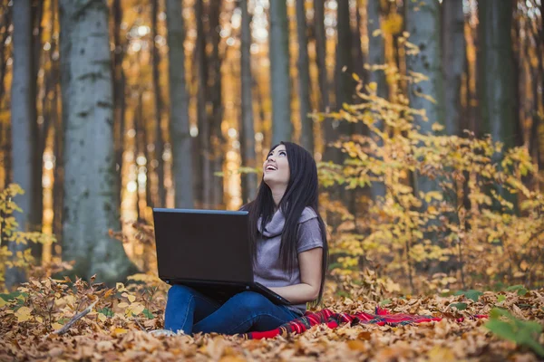 Girl with a laptop — Stock Photo, Image