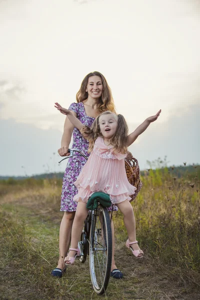 Mother with the child and bike — Stock Photo, Image