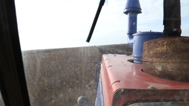 I traktor hytten — Stockvideo