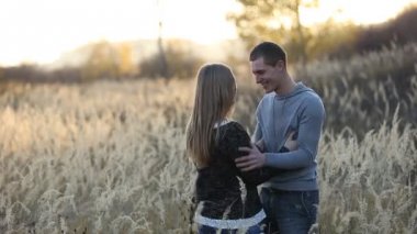 Ormanın yakınında Çift