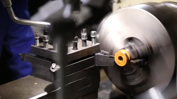 opérateur de tour de travail contrôlé 