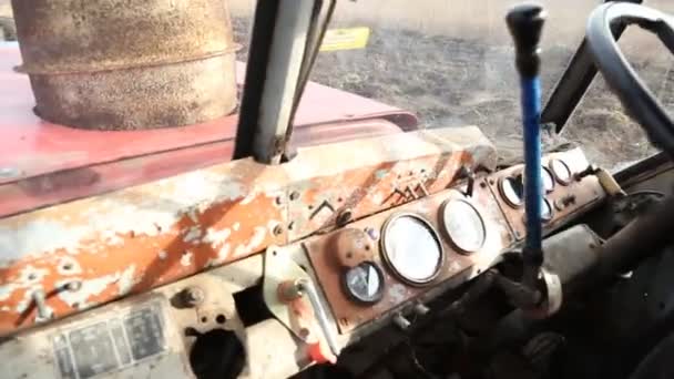 A gép a traktor üléséből — Stock videók