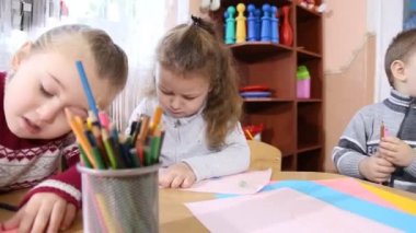 çocuklar pastel boya