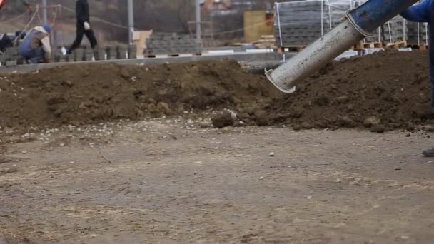 Maschine entwässert flüssigen Beton — Stockvideo