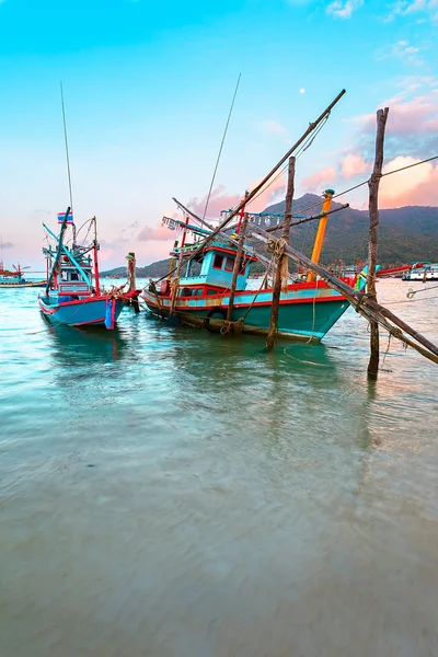 Rybackie łodzie, Tajlandia, zachód słońca — Zdjęcie stockowe