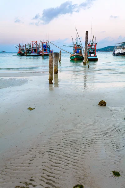 Boote an der Meeresküste. — Stockfoto