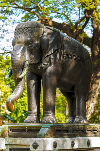 Elephant sculpture , cast in metal. — Stock Photo, Image