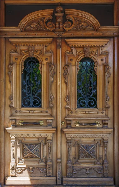 Puertas de madera, talladas — Foto de Stock