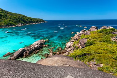 Körfez ve tekneler, su turkuaz, deniz