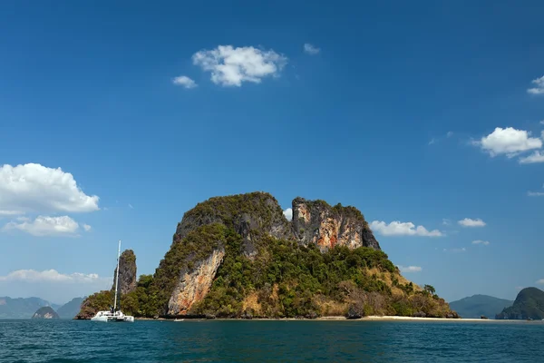 The mountain island in the sea — Stock Photo, Image