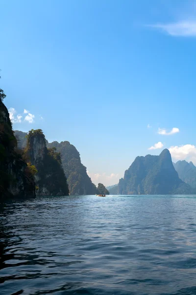 Lake, mountains, Thailand — Stock Photo, Image