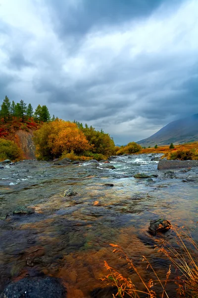 Rivier berg — Stockfoto