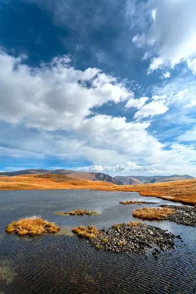 Lac, montagnes, steppe — Photo