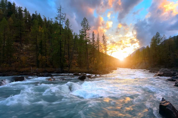 Sol del río de la montaña — Foto de Stock