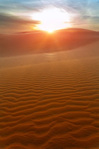 Güneş, Kum tepelerini