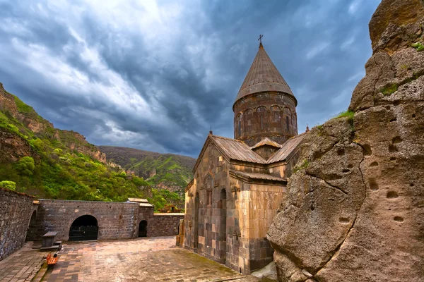 Hıristiyan tapınak Geghard Manastırı (Ermenistan)