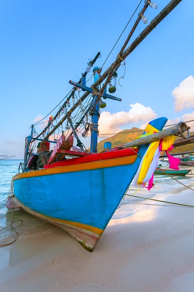 Bateau de pêche bleu — Photo