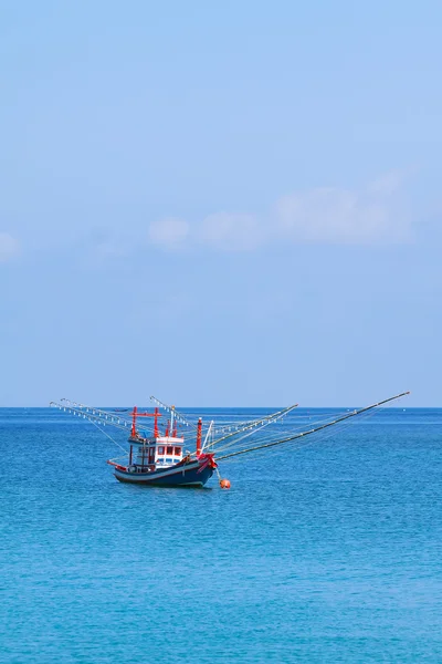 Połów Łódka w morze (Tajlandia). — Zdjęcie stockowe