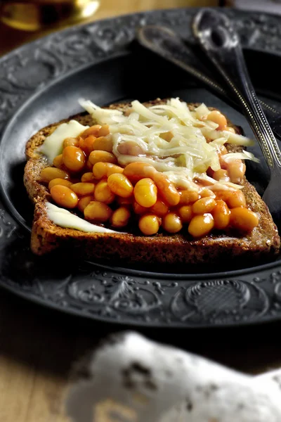 Сыр и фасоль на тосте — стоковое фото