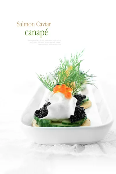 Canapés de caviar de saumon — Photo