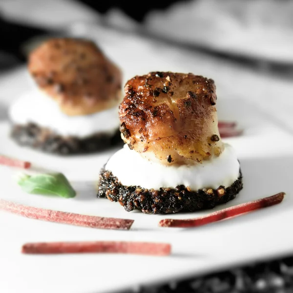 Sint-jakobsschelpen en Black Pudding — Stockfoto