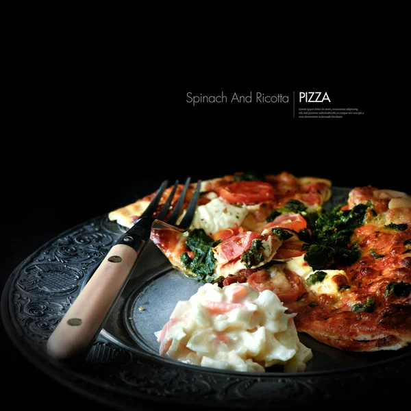 Italienska spenat och Ricotta Pizza — Stockfoto