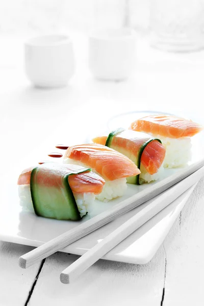 Sushi de salmão japonês — Fotografia de Stock