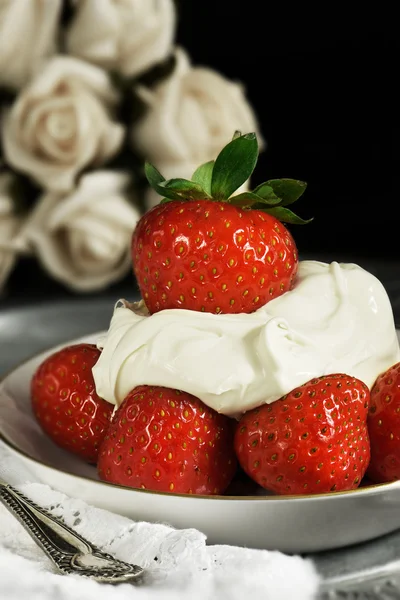 Macro Fraises et crème — Photo