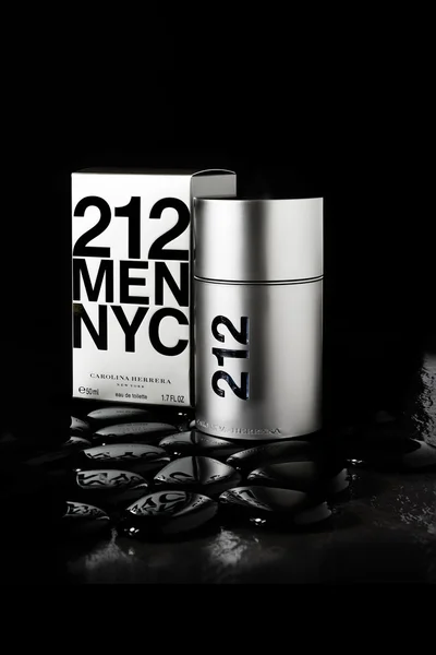 212 NYC Homme Eau De Toilette Semprot 50ml — Stok Foto