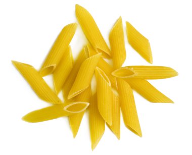 Penne makarna üzerine beyaz