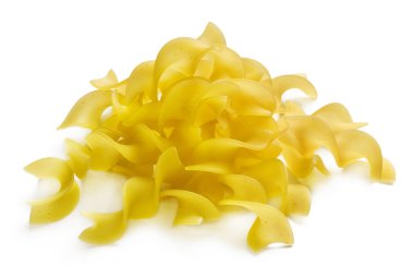 Tagliatelle mosse İtalyan makarna üzerine beyaz