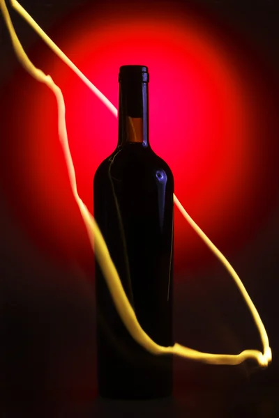 Botella de vino con llamas — Foto de Stock