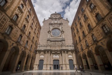 Benedictine abbey Montserrat dağlarda