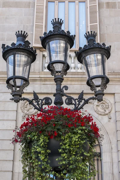 Lampadaire antique à Barcelone — Photo