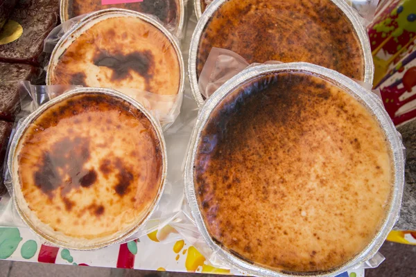 스페인 시장에서 판매에 맛 있는 파이 — 스톡 사진