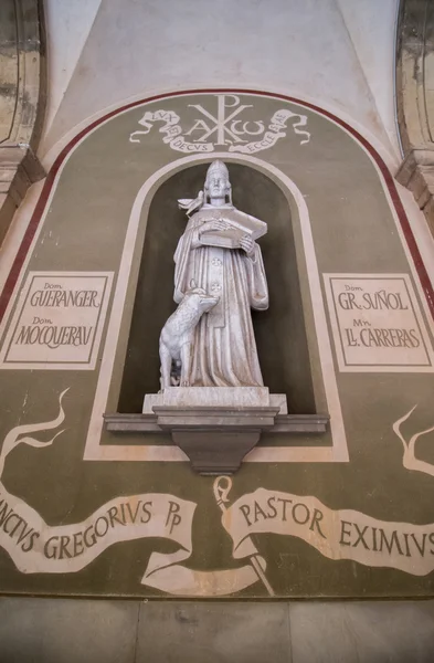 Statuer placeret i Benedictine kloster vartegn - Stock-foto