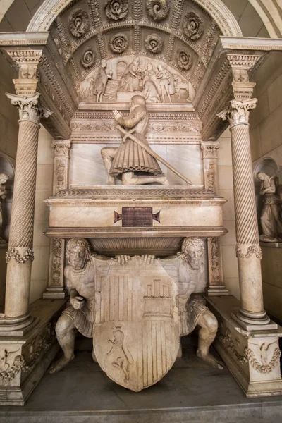 Statue situate nell'abbazia benedettina punto di riferimento — Foto Stock