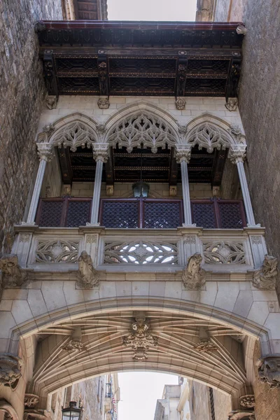 Gotiska kvarteren-Carrer del Bisbe — Stockfoto