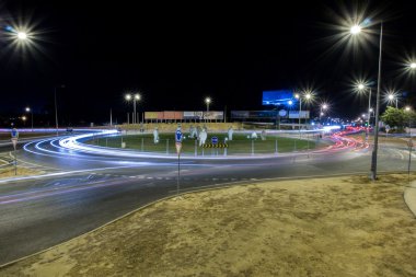 Araba çizgi ışıklar gece