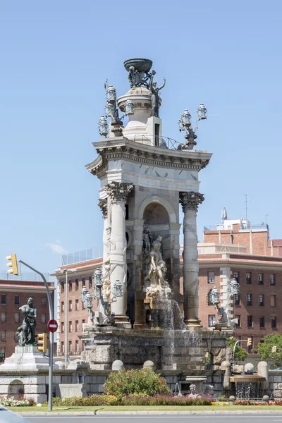 Monumento central junto a la plaza de Espana — Foto de Stock