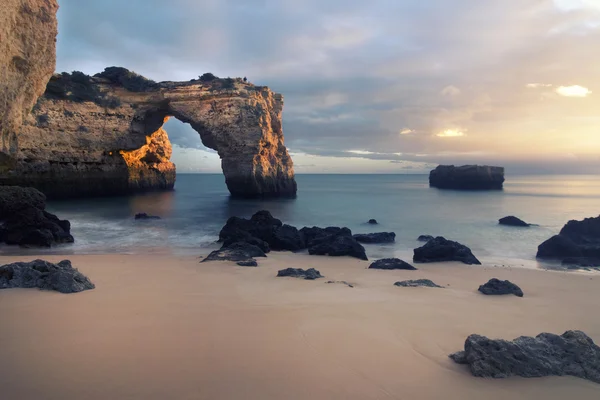 Hermosa playa de Albandeira en Portugal — Foto de Stock