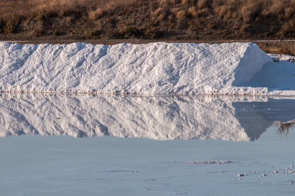 Tuzlu su buharlaşma gölet — Stok fotoğraf