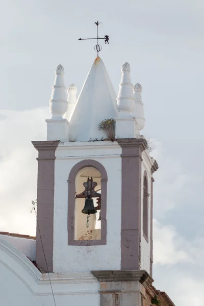 Torre de sino da igreja principal da cidade de Tavira — Fotografia de Stock